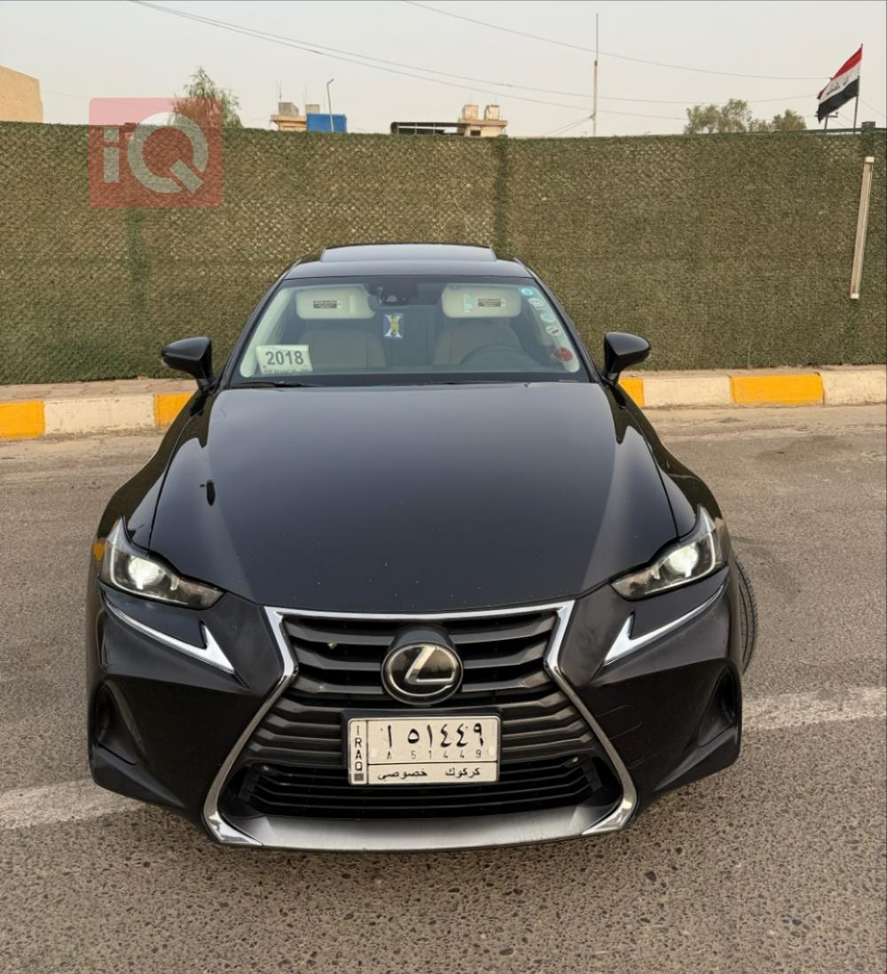 لكزس IS